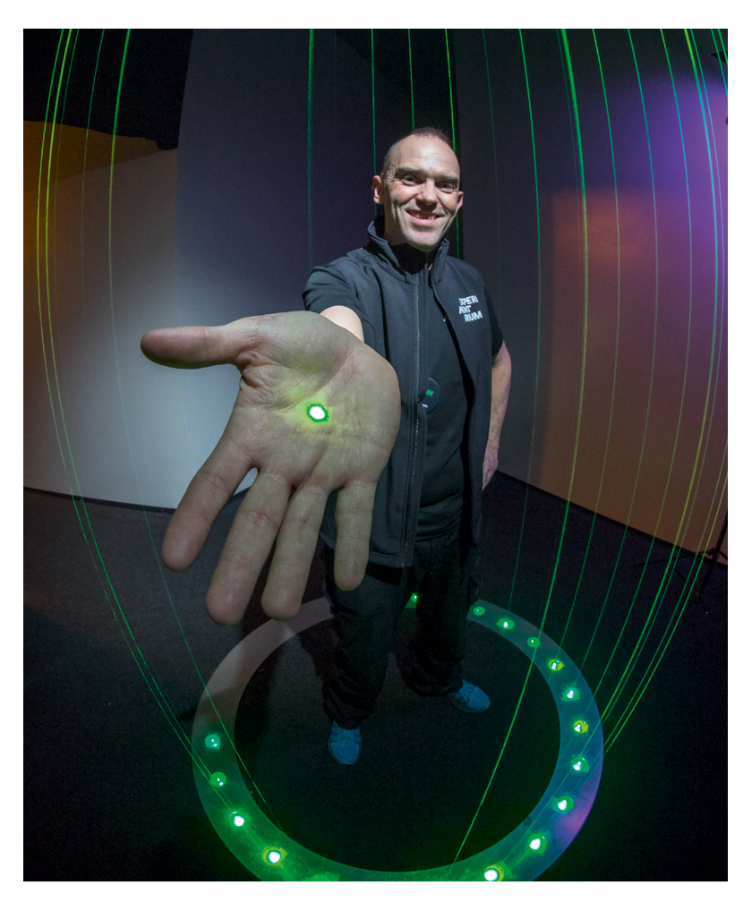  John Østergaard Madsen playing Laserharpen (the Laser harp)