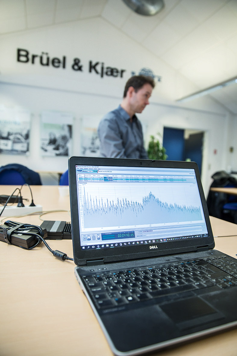 The data was recorded at Brüel & Kjær using an accelerometer and PULSE Time Data Recorder software