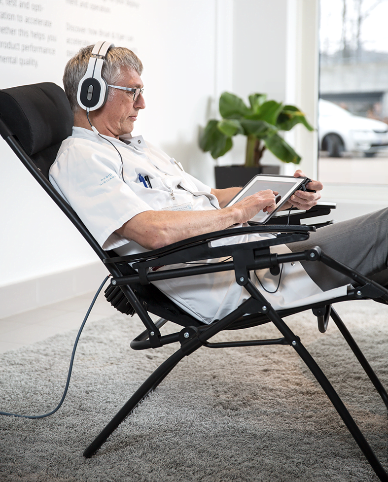  Dr Peter Michael Nielsen demonstrates how the patient relaxes in the chair while enjoying the prescribed dose of sound and vibration