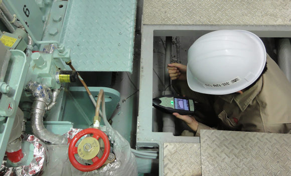 Measuring the vibration acceleration level of a diesel generator set