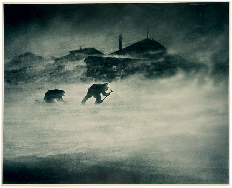Blizzard at Cape Denison — Frank Hurley、1912年