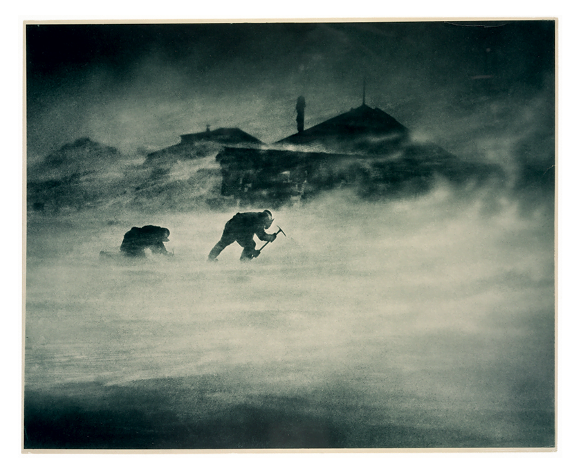 Nevasca em Cape Denison – Foto de Frank Hurley – 1912