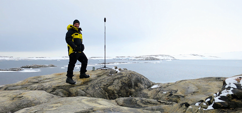 Philip SamartzisからMaurizio Demontisへ寛大な支援に感謝の意を表します